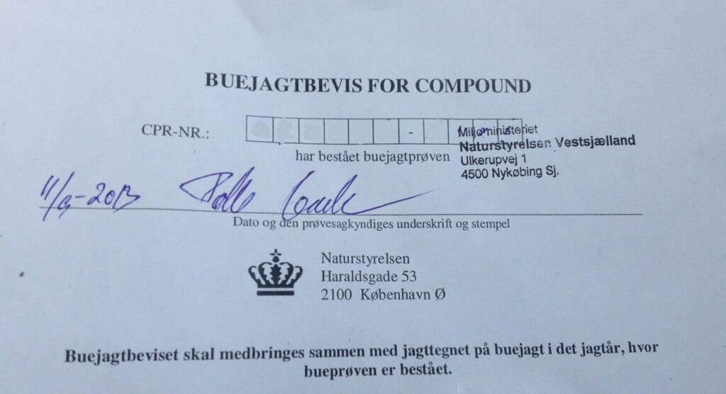 Eksempel på midlertidigt buejagttegn, som udstedes efter bestået buejagtprøve i Danmark.