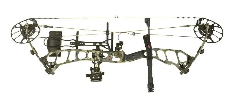 Billede af en PSE Drive NXT PRO compoundbue med stabilisator, sigte og hjulsystem – klar til buejagt i Danmark.