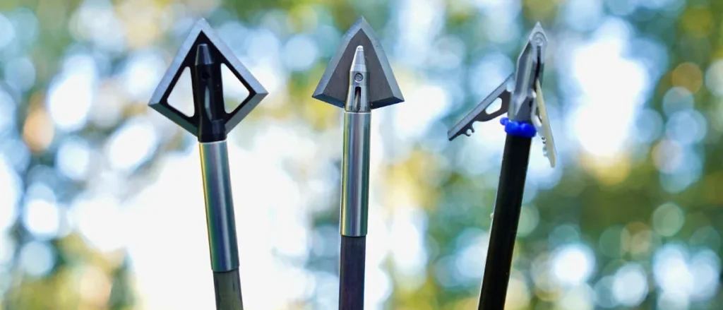 Nærbillede af jagtpile med skærende jagtspidser